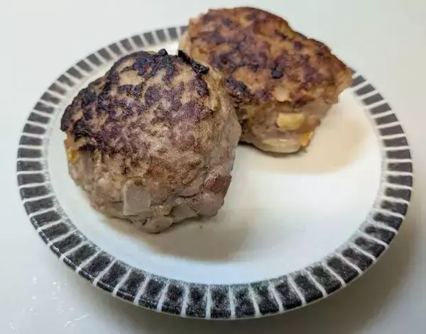 「「いつもと違う！」　家族が絶賛したハンバーグの正体に「まさか」「その発想はなかった」」の画像