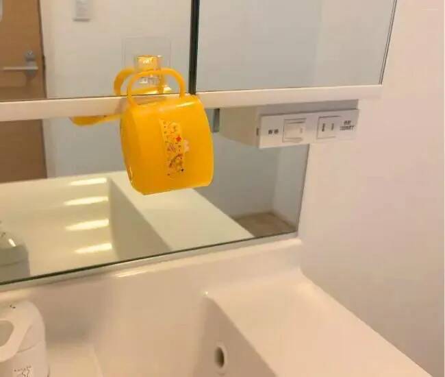 洗面台のぬめり掃除を1分で完了！　フィルムフックの意外な活用法に「目からウロコ」