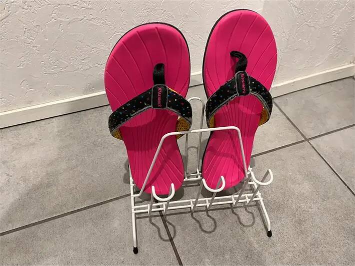 「どこ置いた？」がなくなった　ダイソーのコップスタンドが家中で活躍！