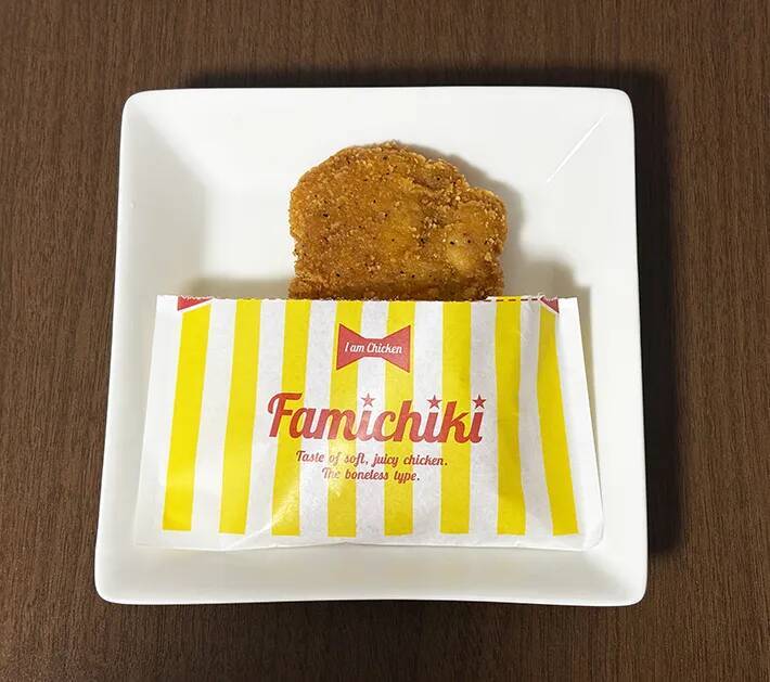 飼い主も爆笑！愛犬に着せた服がまさかの『人気商品』にそっくりだった件