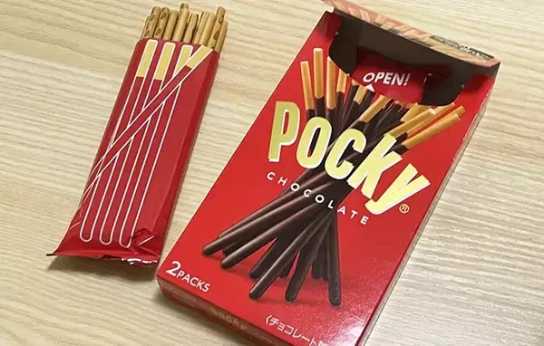 「「作るのも食べるのも楽しい！」　バニラアイスとポッキーで『アフォガード風アレンジ』をしてみたら…」の画像