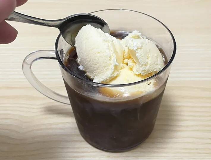 「作るのも食べるのも楽しい！」　バニラアイスとポッキーで『アフォガード風アレンジ』をしてみたら…