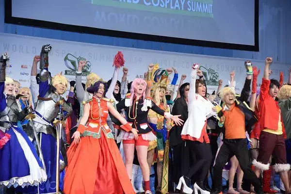 「告白もプロポーズもなし？　『コスプレ婚』を果たした夫婦のなれそめが…【独自取材】」の画像