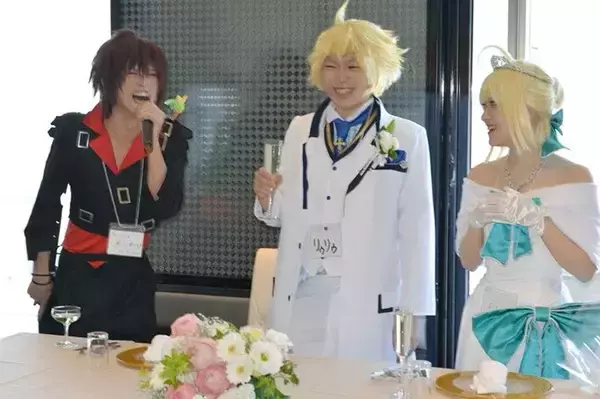 「告白もプロポーズもなし？　『コスプレ婚』を果たした夫婦のなれそめが…【独自取材】」の画像