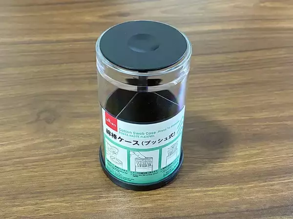 「100均の綿棒ケースの意外な『じゃない使い方』　小物を入れる4つの活用法を試すと「便利すぎる！」」の画像