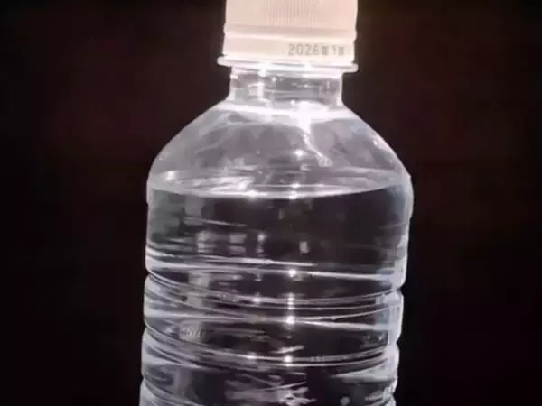 ペットボトルと牛乳でできる簡易ライト　停電対策に「賢い」「助かる」