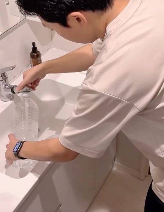 ペットボトルと牛乳でできる簡易ライト　停電対策に「賢い」「助かる」