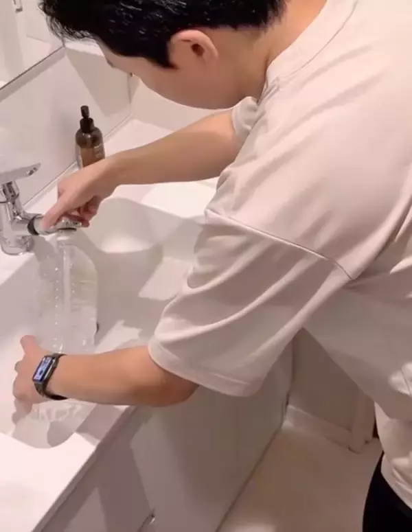 「ペットボトルと牛乳でできる簡易ライト　停電対策に「賢い」「助かる」」の画像