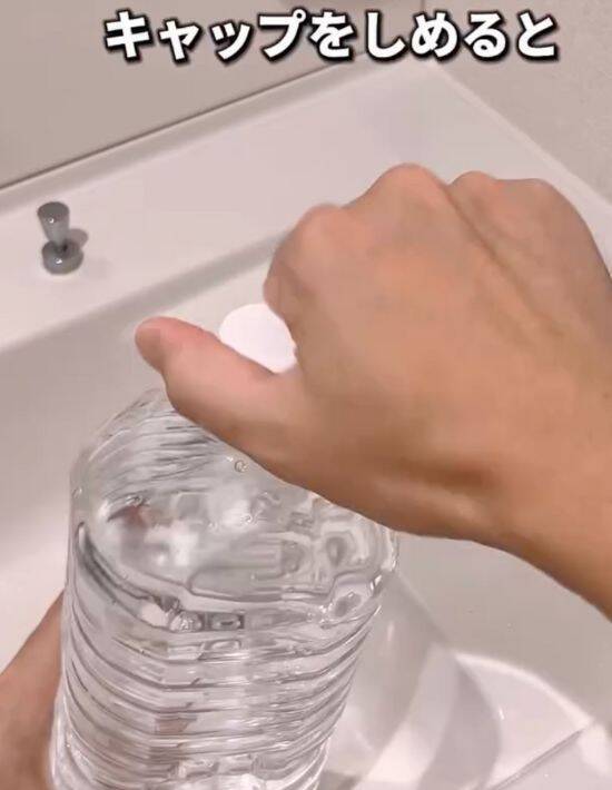 ペットボトルと牛乳でできる簡易ライト　停電対策に「賢い」「助かる」