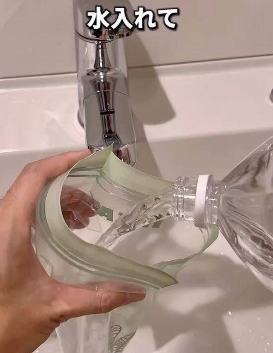 ペットボトルと牛乳でできる簡易ライト　停電対策に「賢い」「助かる」