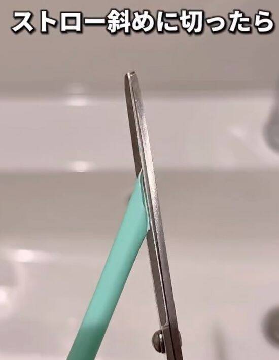 ペットボトルと牛乳でできる簡易ライト　停電対策に「賢い」「助かる」