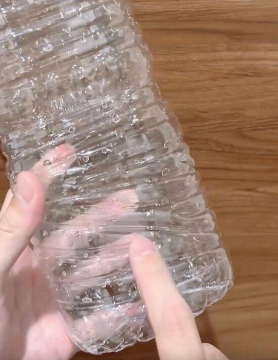 ペットボトルと牛乳でできる簡易ライト　停電対策に「賢い」「助かる」