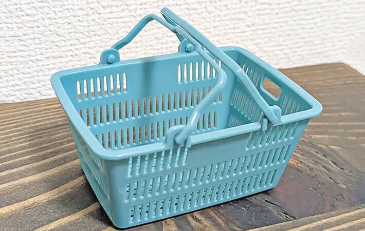 110円の『小さな買い物かご』が机で活躍！　山田化学に聞いた「飾るだけじゃない活用法」4選