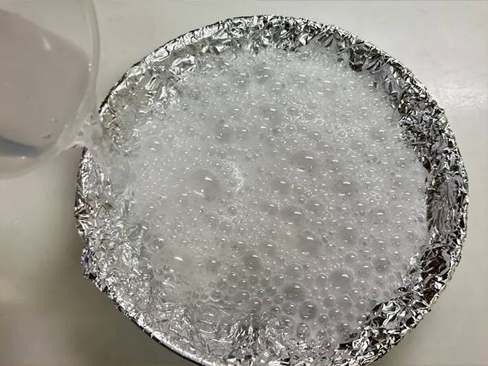 シルバーアクセを『アルミカップ』に入れて…　15分後の変化に驚き！