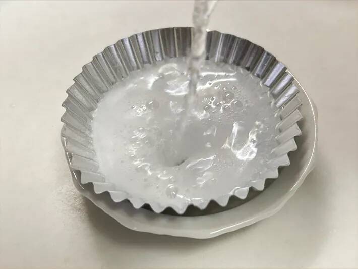 シルバーアクセを『アルミカップ』に入れて…　15分後の変化に驚き！