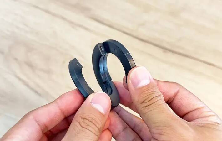 バッグに1つ入れておきたい！　『無印良品』のトラベルS字フックで「ストレスが解消」