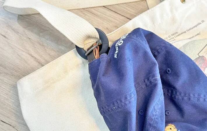 バッグに1つ入れておきたい！　『無印良品』のトラベルS字フックで「ストレスが解消」