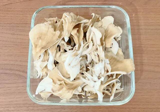 マイタケ2袋を使って？　味つけは『お茶づけ海苔』だけの“ズボラ飯”レシピ