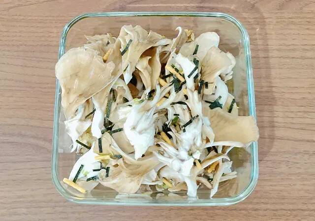 マイタケ2袋を使って？　味つけは『お茶づけ海苔』だけの“ズボラ飯”レシピ