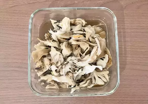 「マイタケ2袋を使って？　味つけは『お茶づけ海苔』だけの“ズボラ飯”レシピ」の画像