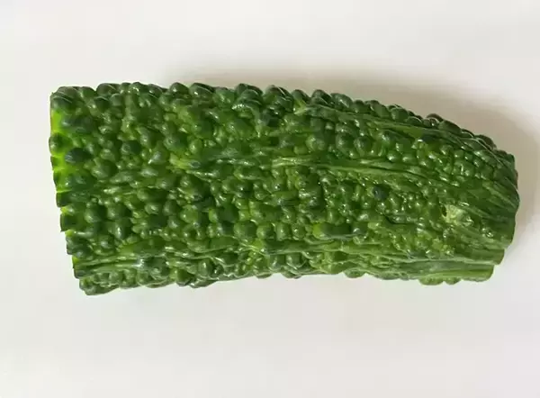 「ゴーヤを『おにぎり』に入れると…　シャキシャキ食感で「食べる手が止まらない」」の画像