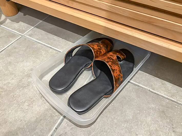 狭い玄関で靴がごちゃつく、そんな時は？　プロが教える100均グッズの活用法