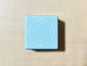 セリアで見つけた『四角いアイテム』 メモ帳にポンと押すと？「一目で分かる」