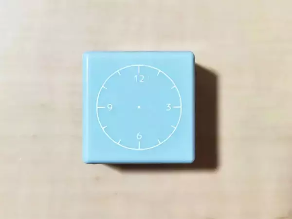 セリアで見つけた『四角いアイテム』 メモ帳にポンと押すと？「一目で分かる」