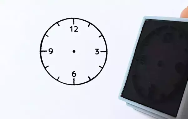 「セリアで見つけた『四角いアイテム』 メモ帳にポンと押すと？「一目で分かる」」の画像