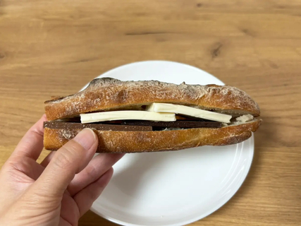 スタバチョコバターバゲットに「罪深い」の声　『温め前と後』を食べ比べ