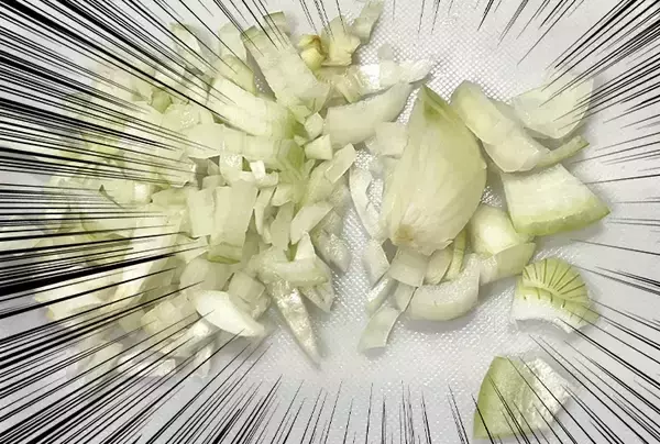 「みじん切りの『失敗率』が激減　タマネギの切り方に「不器用でもできた！」「大満足」」の画像