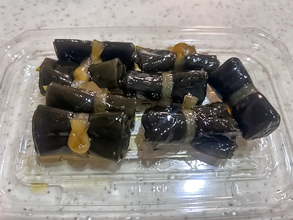 「もっと早くやればよかった」おせちに飽きたら試してみて！　昆布巻きを卵で巻いたら…