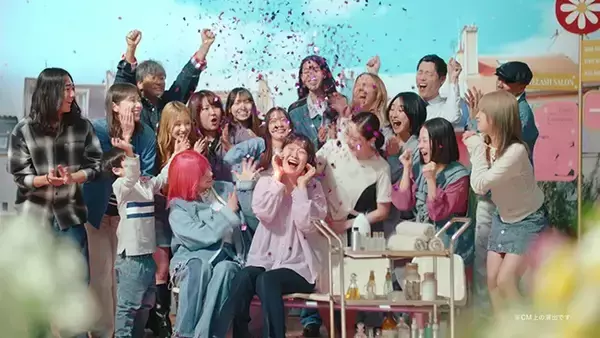 「仲里依紗「旅はチャレンジ」　ピンクヘアで新CMに出演【インタビューあり】」の画像