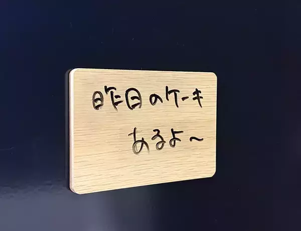「110円で買った『ホワイトボード』　玄関やデスクで活躍する使い方が、こちら」の画像