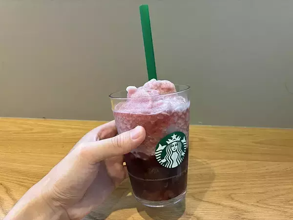 「【レビュー】スタバの新作飲んでみた！　夏に合うシャリシャリ食感が「ご褒美にピッタリ」」の画像