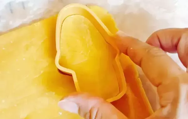 「これは予想外！　セリアのクッキー型で作ったお菓子、見た目に「異様な雰囲気だ」」の画像