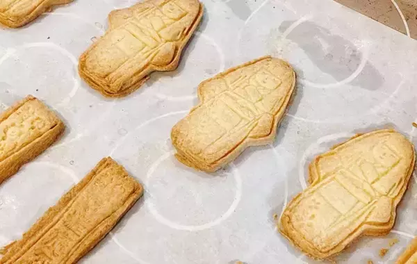 「これは予想外！　セリアのクッキー型で作ったお菓子、見た目に「異様な雰囲気だ」」の画像