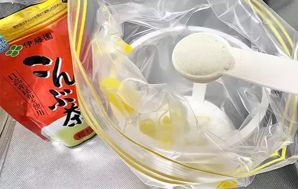 「食べた夫が「10本はいける！」　冷やしキュウリの味を決めた『小さじ2杯』」の画像