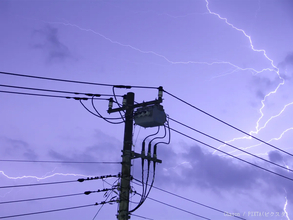 落雷で停電したら、電源は抜く？抜かない？　「正しい対処法」を東京電力パワーグリッドに聞いた