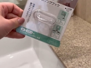 １００円のフックにタオルを通したら？　使い心地に「手放せない」「これは便利」