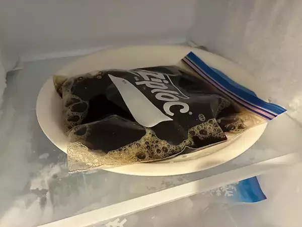 「コーヒーをジッパー袋に投入　3時間冷やすだけの『氷』が、夏に最高！」の画像