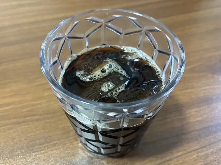 コーヒーをジッパー袋に投入　3時間冷やすだけの『氷』が、夏に最高！