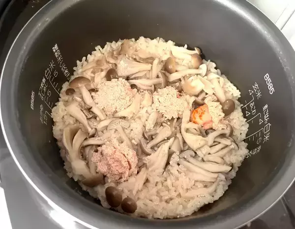「明太子を5等分にして？　炊飯器が大活躍“カンタン”炊き込みごはん」の画像