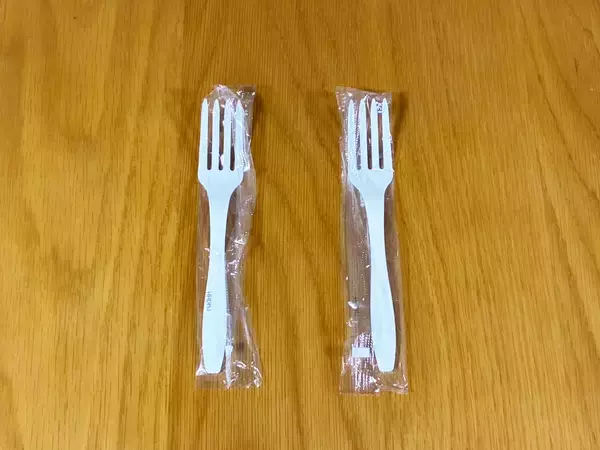フォークの柄をダブルクリップに通すだけ！　便利な組み合わせワザに「早く知りたかった」
