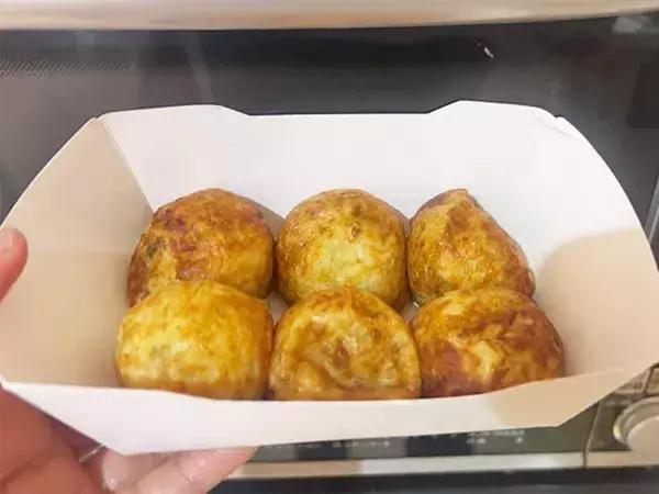 冷凍たこ焼きを鍋にポン！　簡単なのに絶品な“たこ焼き鍋”【秋に食べたい料理】