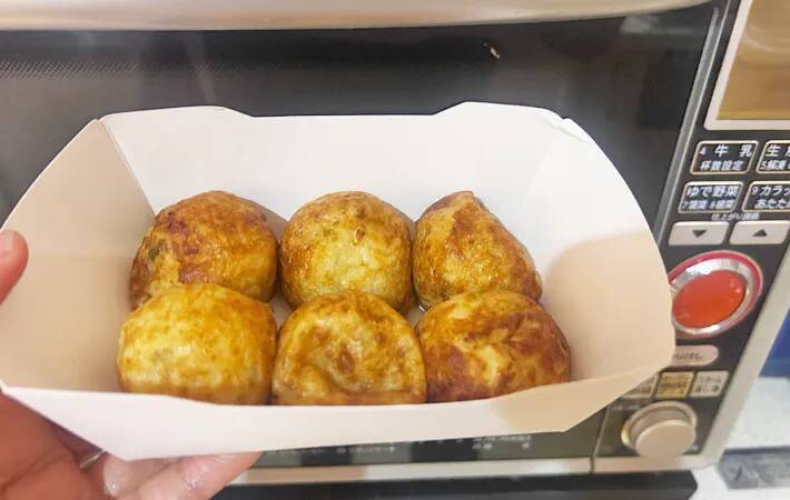 冷凍たこ焼きを鍋にポン！　簡単なのに絶品な“たこ焼き鍋”【秋に食べたい料理】