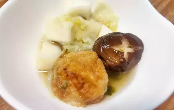 「冷凍たこ焼きを鍋にポン！　簡単なのに絶品な“たこ焼き鍋”【秋に食べたい料理】」の画像