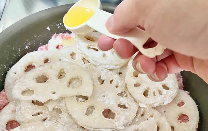 作るのが面倒な『レンコンのはさみ焼き』　時短のコツに「この手があったか！」