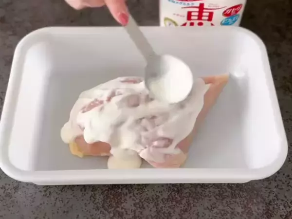 パサパサの鳥胸肉にかけたのが…　ふっくらと柔らかくなる『裏ワザ』に「え、やってみたい！」
