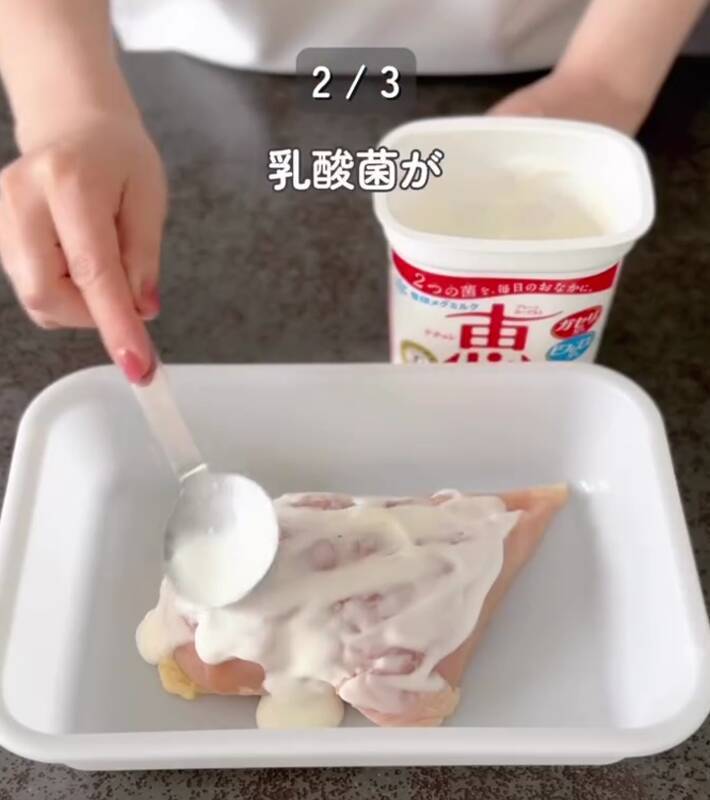 パサパサの鳥胸肉にかけたのが…　ふっくらと柔らかくなる『裏ワザ』に「え、やってみたい！」